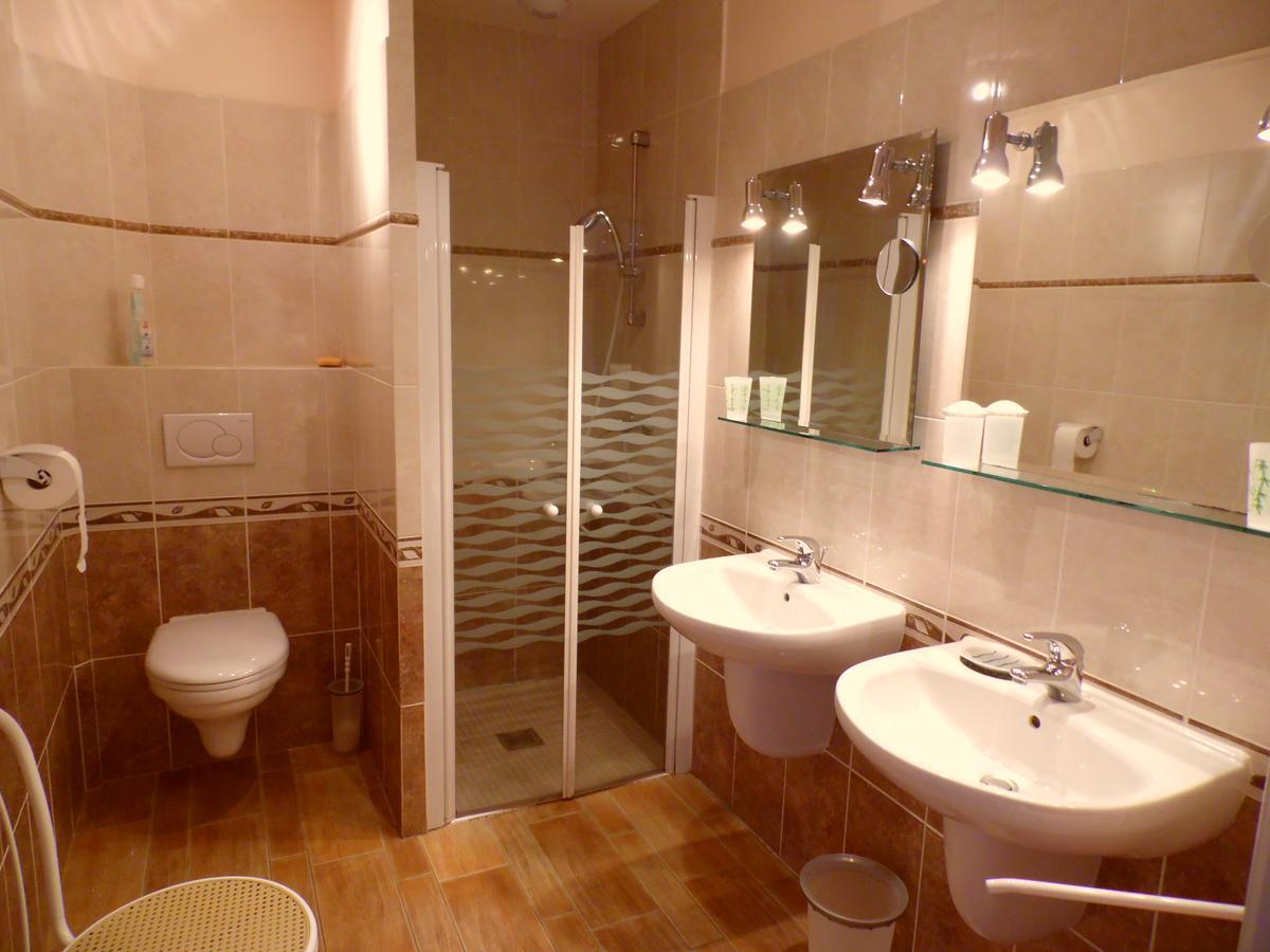 Hotel La Cavalerie Saint-Jean-le-Thomas Zewnętrze zdjęcie